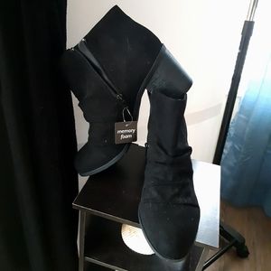 ARIZONA and CO faux suede scrunched shoe bootie